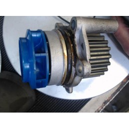 Pompe à eau SKODA FABIA II...