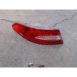 Feu arriere principal droit...