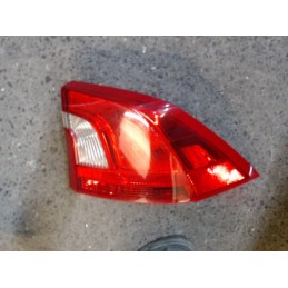 Feu arriere principal droit...