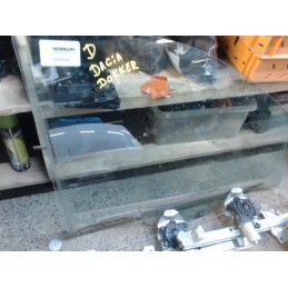 Vitre avant droit DACIA...