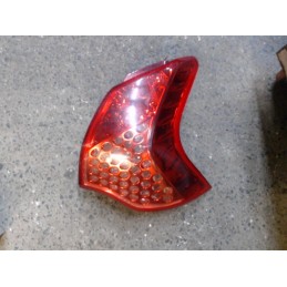 Feu arriere principal droit...