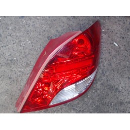 Feu arriere principal droit...