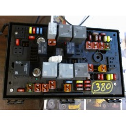 Boitier fusibles Opel Astra...