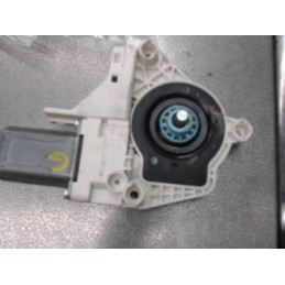 Moteur leve vitre avant...
