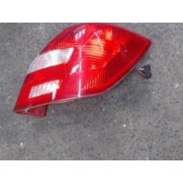 Feu arriere principal droit...