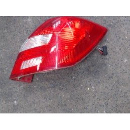 Feu arriere principal droit...