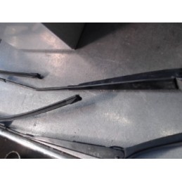 Bras essuie glace avant...