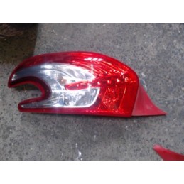 Feu arriere principal droit...