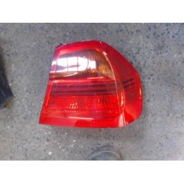 Feu arriere principal droit...