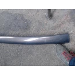 moulure pare brise  droite...