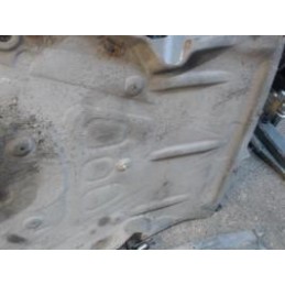 Cache sous moteur de BMW...